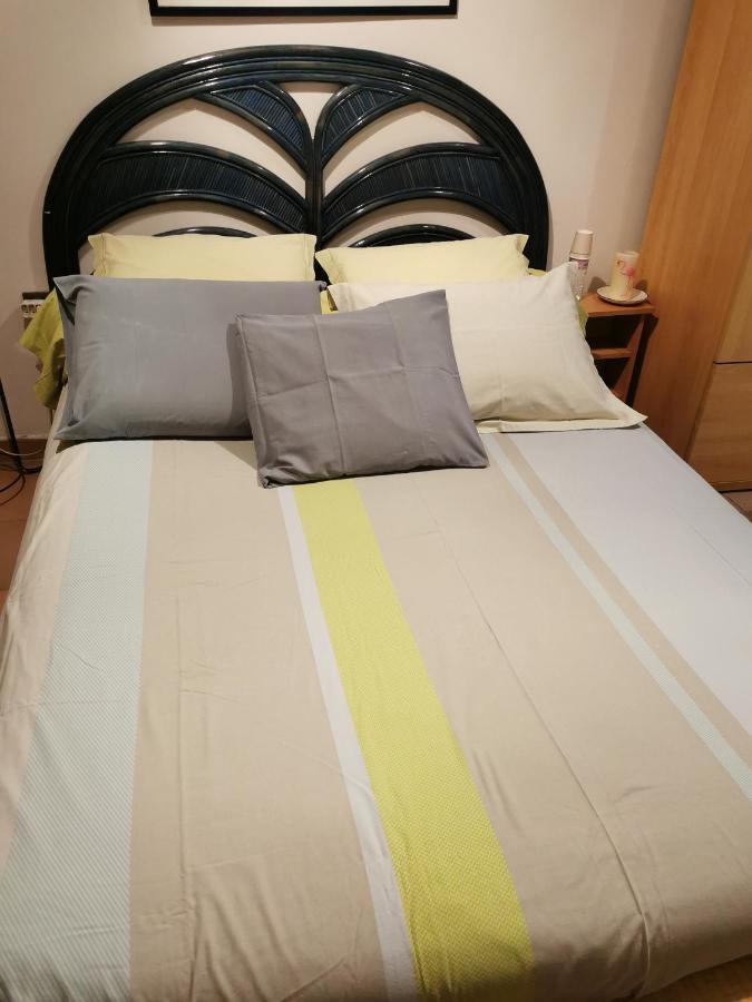 Appartement En Sous Sol De Villa Avec Acces Jardin Et Piscine Marseilles Exterior foto