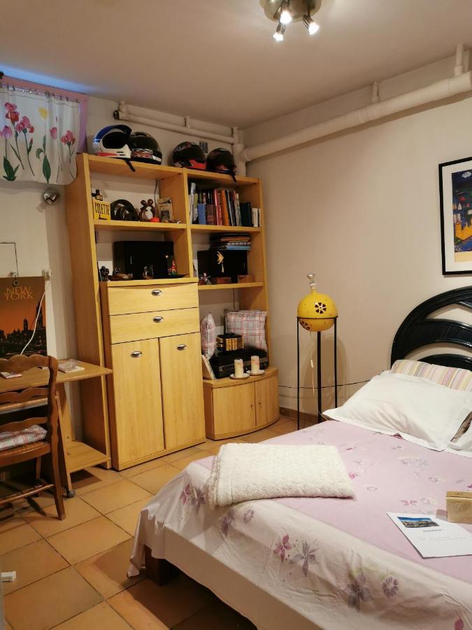 Appartement En Sous Sol De Villa Avec Acces Jardin Et Piscine Marseilles Exterior foto