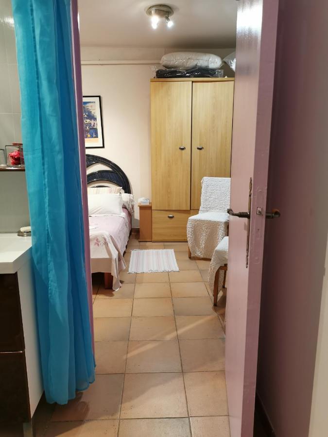 Appartement En Sous Sol De Villa Avec Acces Jardin Et Piscine Marseilles Exterior foto