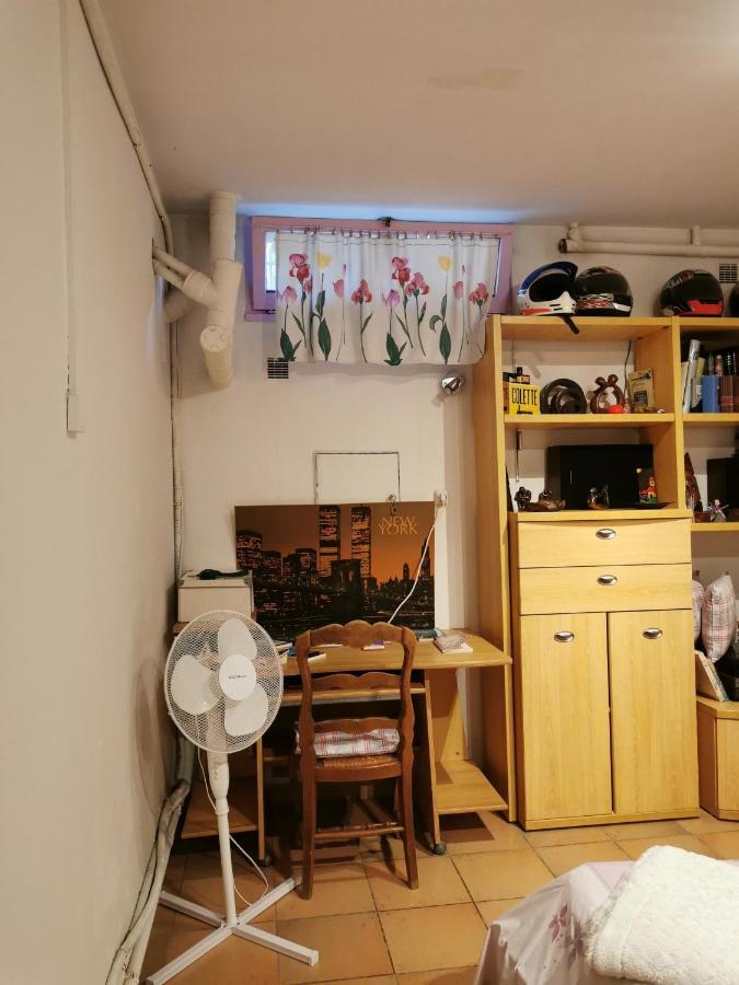 Appartement En Sous Sol De Villa Avec Acces Jardin Et Piscine Marseilles Exterior foto
