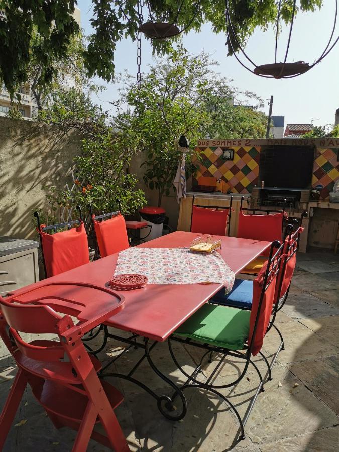 Appartement En Sous Sol De Villa Avec Acces Jardin Et Piscine Marseilles Exterior foto