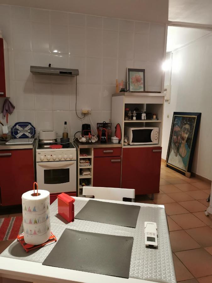 Appartement En Sous Sol De Villa Avec Acces Jardin Et Piscine Marseilles Exterior foto