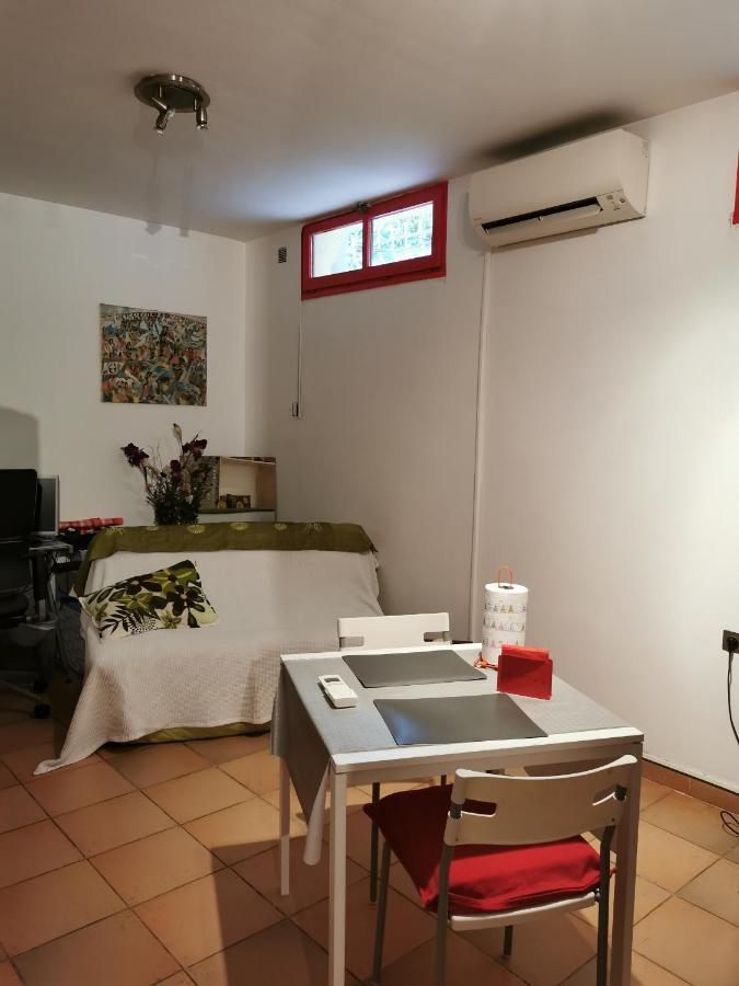 Appartement En Sous Sol De Villa Avec Acces Jardin Et Piscine Marseilles Exterior foto